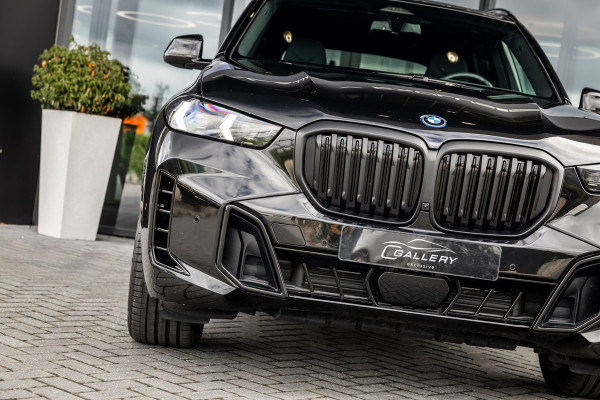 BMW X5 xDrive50e - M Sport Pro | Skylounge | B&W | Kuipstoelen | Luchtvering