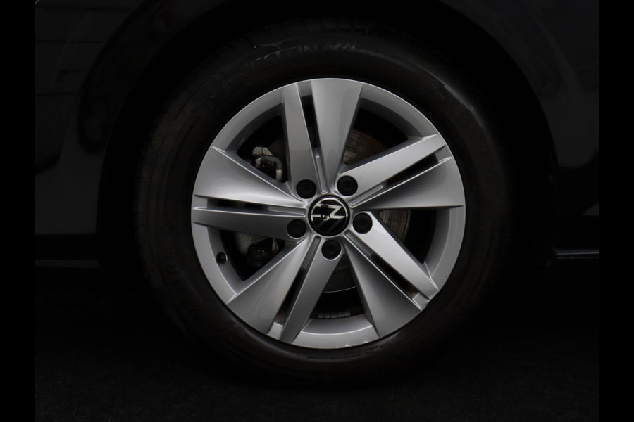 Volkswagen Golf 1.0 TSI Life | Carplay | Adaptive cruise | Navigatie | Parkeerhulp | Full LED | Climate control | DAB | Bluetooth | Digital cockpit