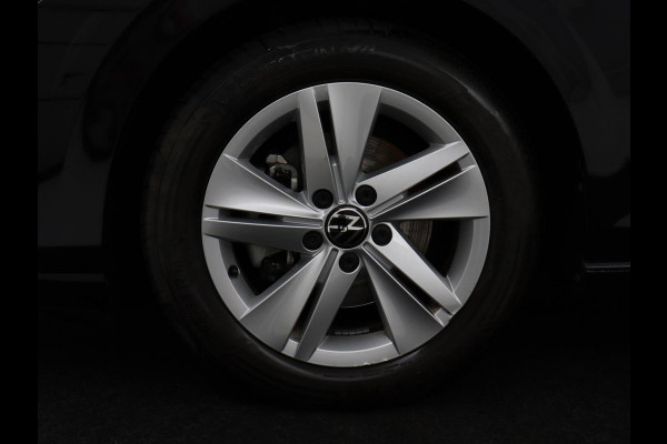 Volkswagen Golf 1.0 TSI Life | Carplay | Adaptive cruise | Navigatie | Parkeerhulp | Full LED | Climate control | DAB | Bluetooth | Digital cockpit
