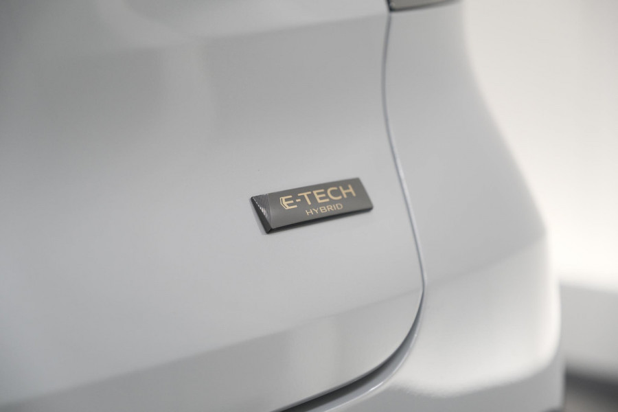 Renault Captur 1.8 E-Tech full hybrid 160 techno | Camera | Adaptieve Cruise Control | Navigatie | Zwarte 18 Inch Velgen