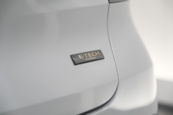 Renault Captur 1.8 E-Tech full hybrid 160 techno | Camera | Adaptieve Cruise Control | Navigatie | Zwarte 18 Inch Velgen