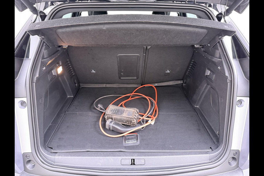 Peugeot 3008 1.6 HYbrid 225 GT ACC INCL. STOP&GO-FUNCTIE | MEMORY SEAT | ALCANTARA | ELEKTRISCHE KOFFERBAK | 19 INCH | FOCAL AUDIO | STOELVERWARMING | RIJKLAAR GELEVERD MET 12 MND BOVAG GARANTIE
