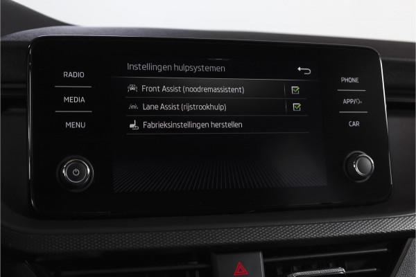 Škoda SCALA 1.0 TSI 116 PK Ambition Org. NL | Cruise | PDC | App. Connect | Airco | Elek. Trekhaak | LM 16" |