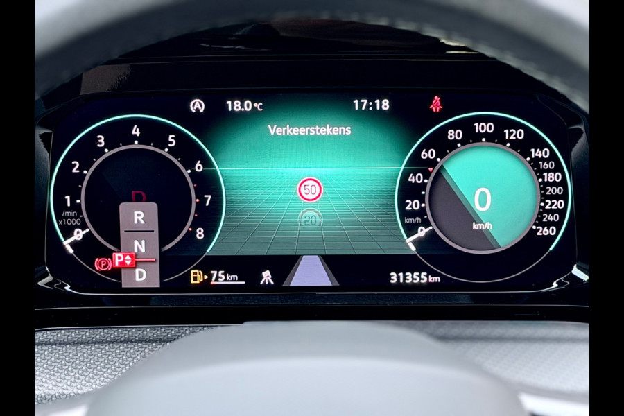 Volkswagen Golf 1.5 eTSI R-Line Pano/Head-Up/Camera
