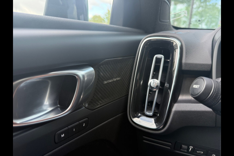 Volvo XC40 1.5 T4 Plug-in hybrid Ultimate Dark - Pano/Schuifdak - Navi - Camera