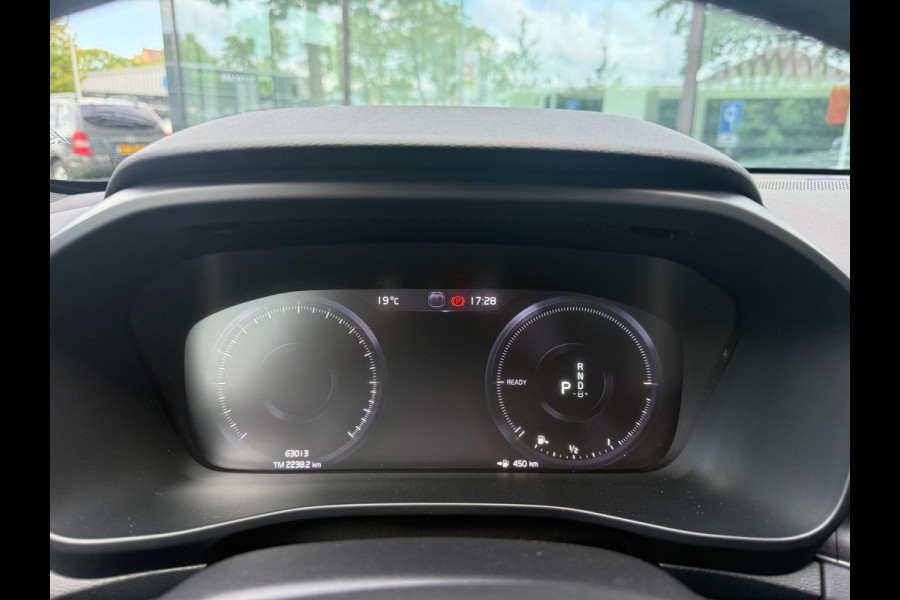 Volvo XC40 1.5 T4 Plug-in hybrid Ultimate Dark - Pano/Schuifdak - Navi - Camera