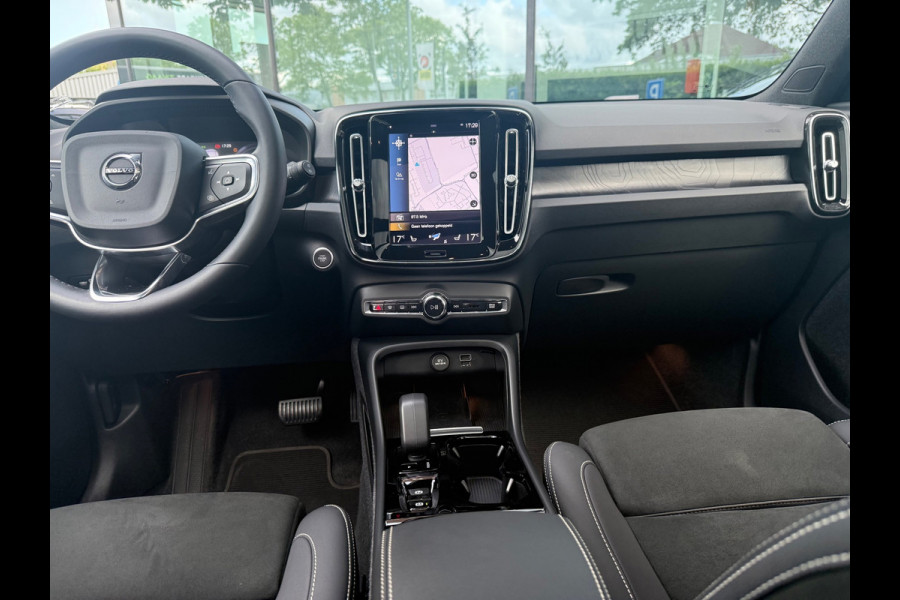 Volvo XC40 1.5 T4 Plug-in hybrid Ultimate Dark - Pano/Schuifdak - Navi - Camera