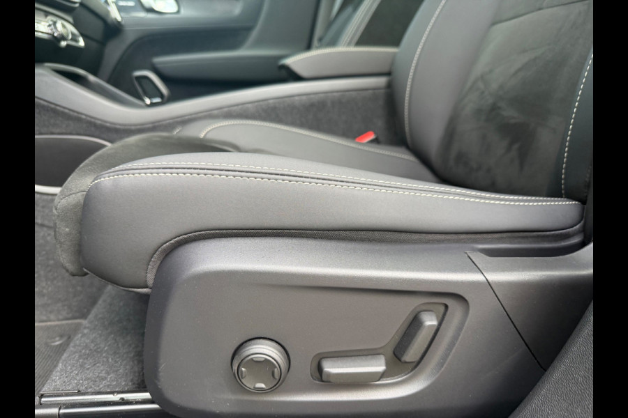 Volvo XC40 1.5 T4 Plug-in hybrid Ultimate Dark - Pano/Schuifdak - Navi - Camera