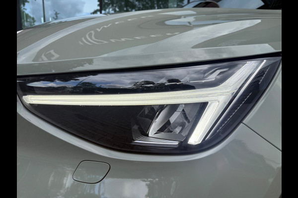 Volvo XC40 1.5 T4 Plug-in hybrid Ultimate Dark - Pano/Schuifdak - Navi - Camera