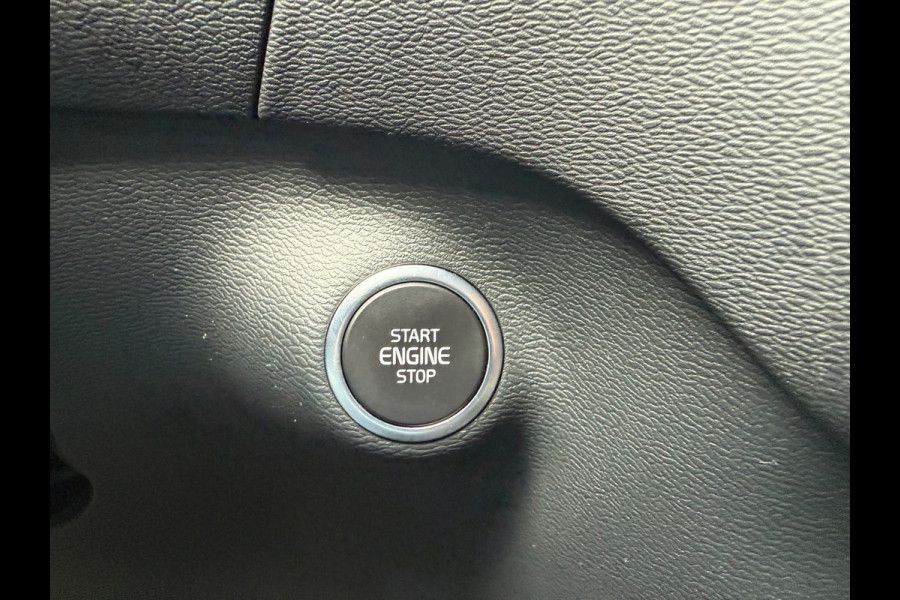 Volvo XC40 1.5 T4 Plug-in hybrid Ultimate Dark - Pano/Schuifdak - Navi - Camera
