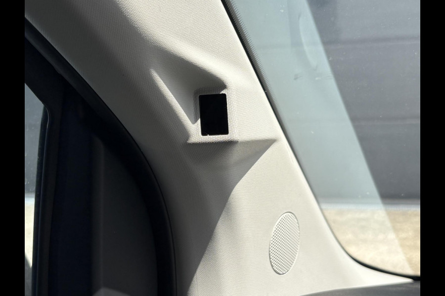 Peugeot e-Expert EV L2 75 kWh Leder interieur