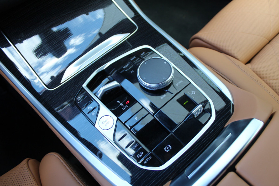 BMW X5 xDrive50e M-Sport Pro | Vierwielbesturing | H&K | Cognac Interior | Panoramadak | Trekhaak | Luchtvering