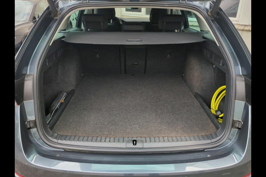 Škoda Octavia Combi 1.4 TSI iV PHEV Business Edition NL-AUTO | SFEER VERLICHTING | TREKHAAK