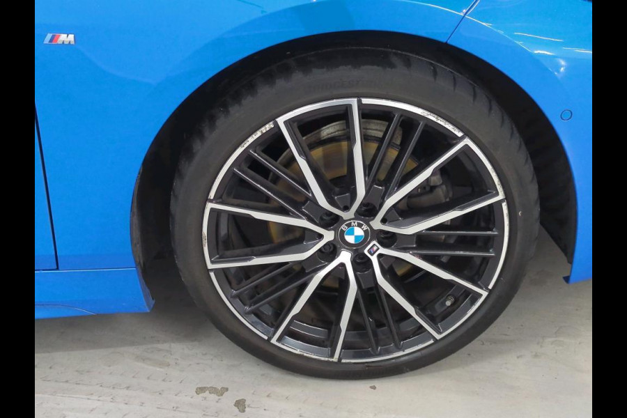 BMW 1-serie 118i High Executive Edition NL-AUTO | M-PAKKET | LEDER | SFEER VERLICHTING