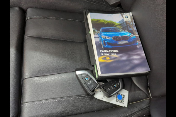 BMW 1-serie 118i High Executive Edition NL-AUTO | M-PAKKET | LEDER | SFEER VERLICHTING