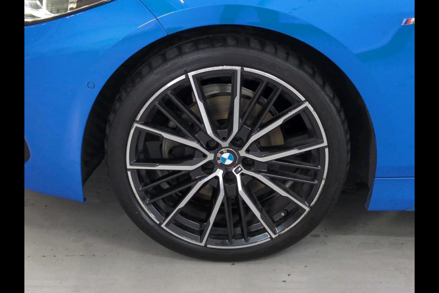 BMW 1-serie 118i High Executive Edition NL-AUTO | M-PAKKET | LEDER | SFEER VERLICHTING