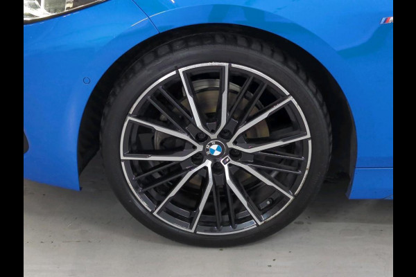 BMW 1-serie 118i High Executive Edition NL-AUTO | M-PAKKET | LEDER | SFEER VERLICHTING