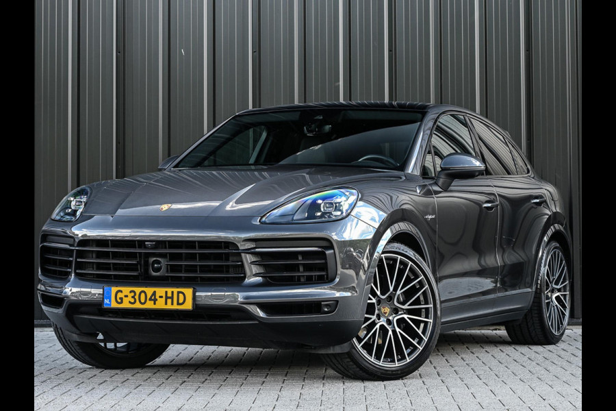 Porsche Cayenne Coupé 3.0 E-Hybrid | NL Auto | Dealer Onderhouden | 18-Wegs Memory Seats | Panoramadak | 360 Camera | Luchtvering | Bose | Sport Chrono | Stoelventilatie | Stuur verwarmd | Soft Close | Trekhaak |