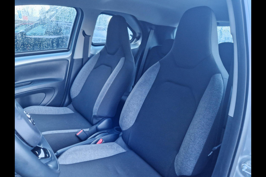Toyota Aygo X 1.0 VVT-i S-CVT Play