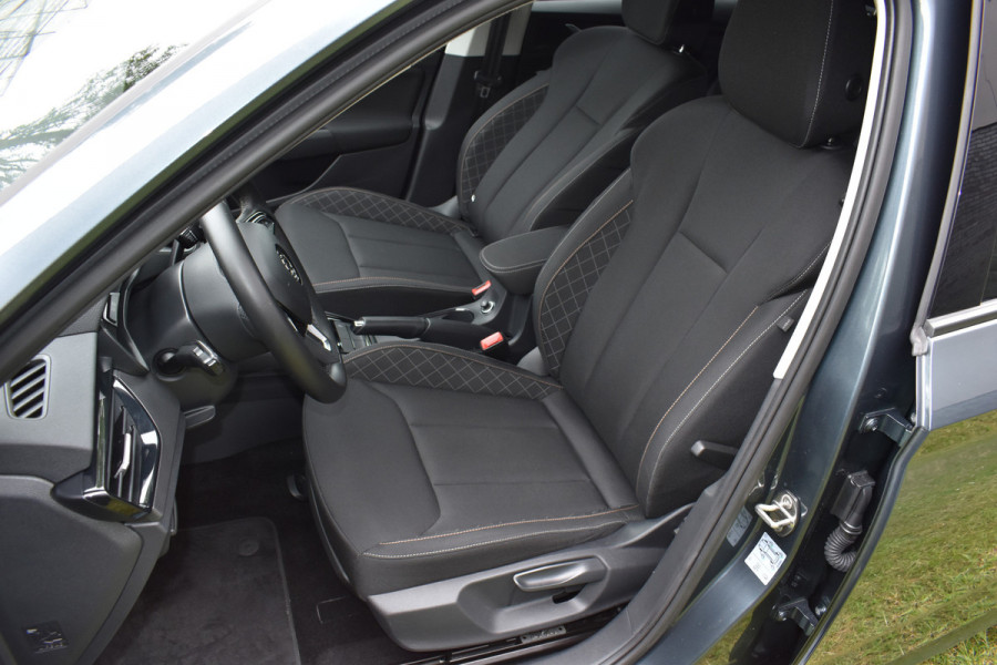 Škoda Kamiq 1.0 TSI Ambition Navigatie Stoelverwarming 2 sets wielen