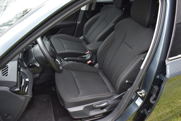Škoda Kamiq 1.0 TSI Ambition Navigatie Stoelverwarming 2 sets wielen