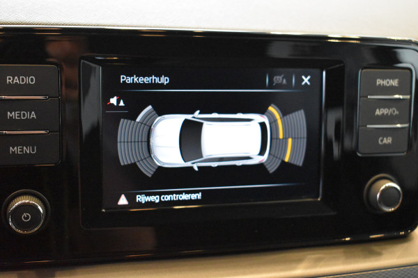 Škoda Kamiq 1.0 TSI Ambition Navigatie Stoelverwarming 2 sets wielen