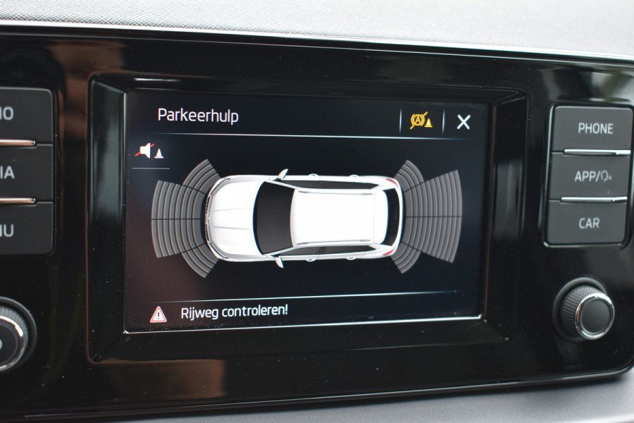 Škoda Kamiq 1.0 TSI Ambition Navigatie Stoelverwarming 2 sets wielen