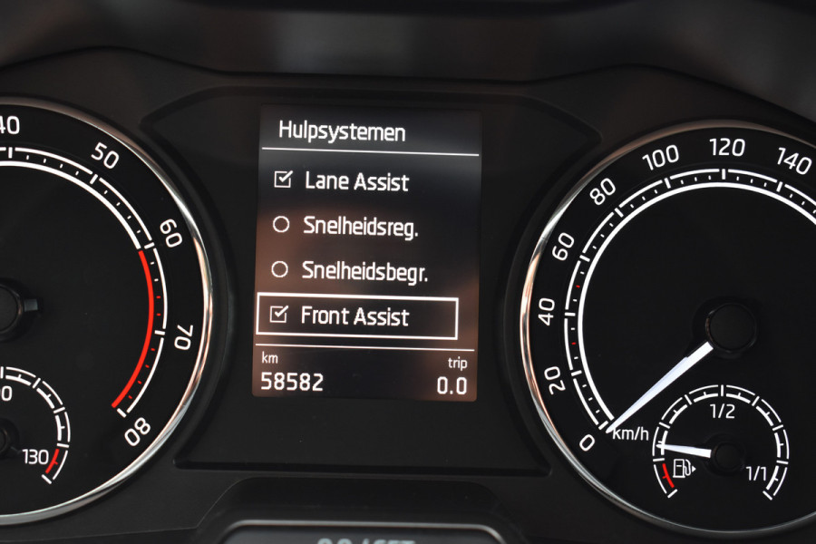 Škoda Kamiq 1.0 TSI Ambition Navigatie Stoelverwarming 2 sets wielen