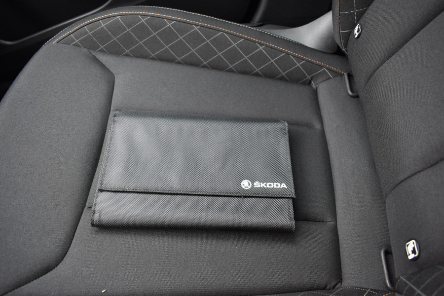 Škoda Kamiq 1.0 TSI Ambition Navigatie Stoelverwarming 2 sets wielen