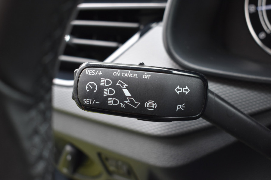 Škoda Kamiq 1.0 TSI Ambition Navigatie Stoelverwarming 2 sets wielen
