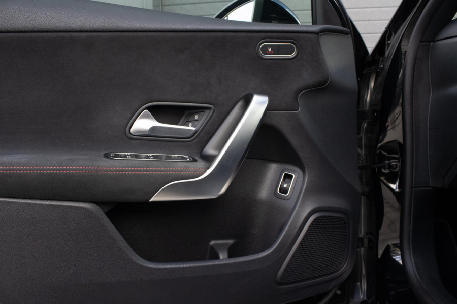 Mercedes-Benz A-Klasse 250e AMG Line PANO CAMERA STOELVERWARMING LED