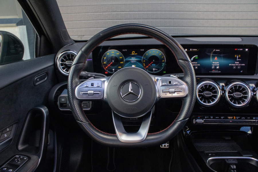 Mercedes-Benz A-Klasse 250e AMG Line PANO CAMERA STOELVERWARMING LED