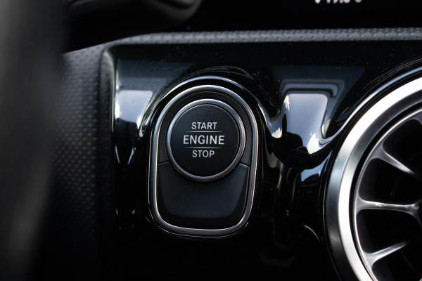 Mercedes-Benz A-Klasse 250e AMG Line PANO CAMERA STOELVERWARMING LED