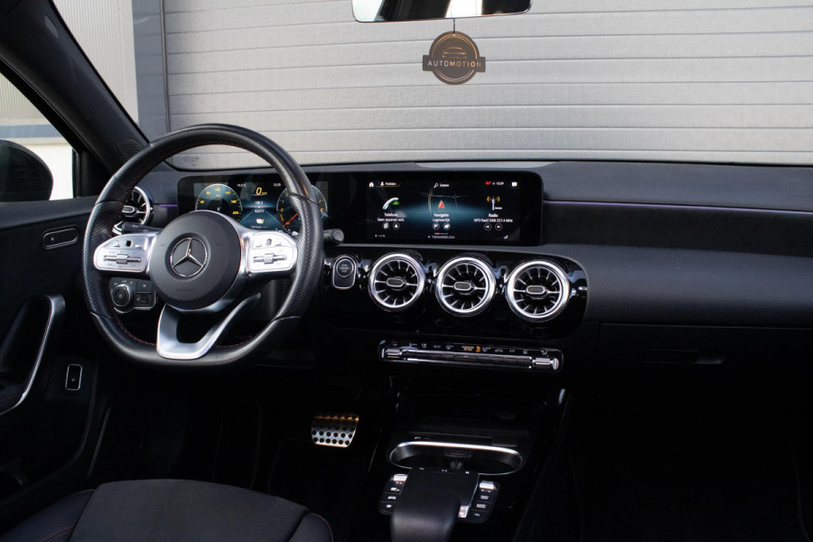 Mercedes-Benz A-Klasse 250e AMG Line PANO CAMERA STOELVERWARMING LED