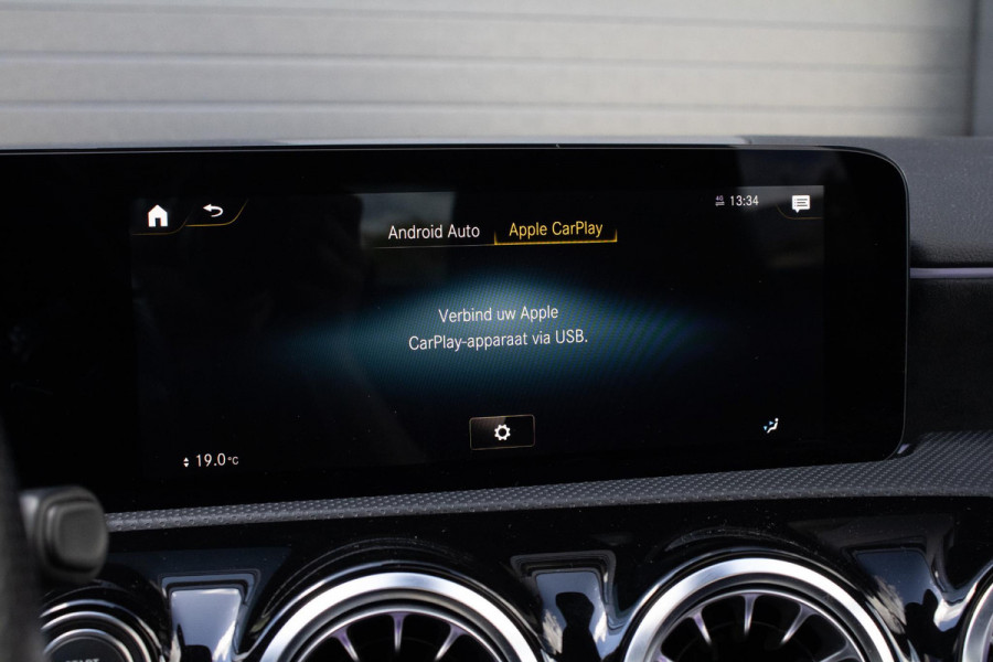 Mercedes-Benz A-Klasse 250e AMG Line PANO CAMERA STOELVERWARMING LED