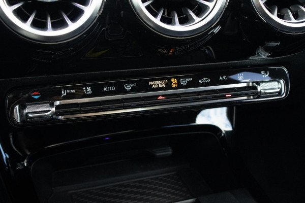 Mercedes-Benz A-Klasse 250e AMG Line PANO CAMERA STOELVERWARMING LED