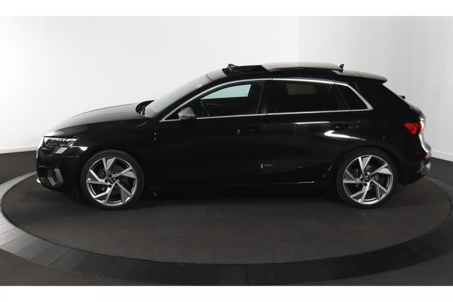 Audi A3 Sportback 35 TFSI edition one - Automaat - Pano/Schuifdak - Navi - Climate - Org.NL
