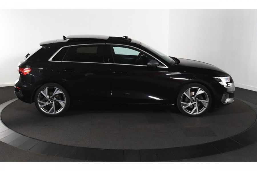 Audi A3 Sportback 35 TFSI edition one - Automaat - Pano/Schuifdak - Navi - Climate - Org.NL
