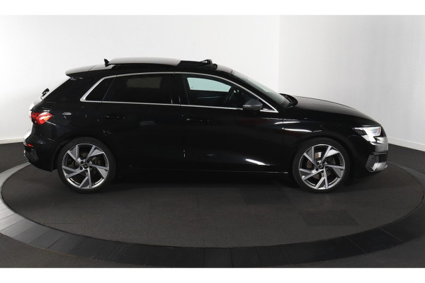 Audi A3 Sportback 35 TFSI edition one - Automaat - Pano/Schuifdak - Navi - Climate - Org.NL