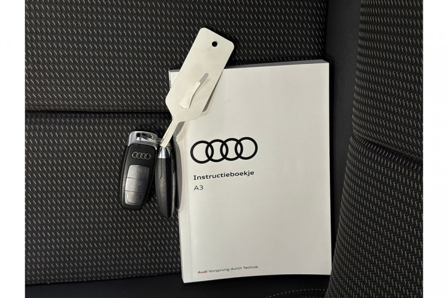 Audi A3 Sportback 35 TFSI edition one - Automaat - Pano/Schuifdak - Navi - Climate - Org.NL