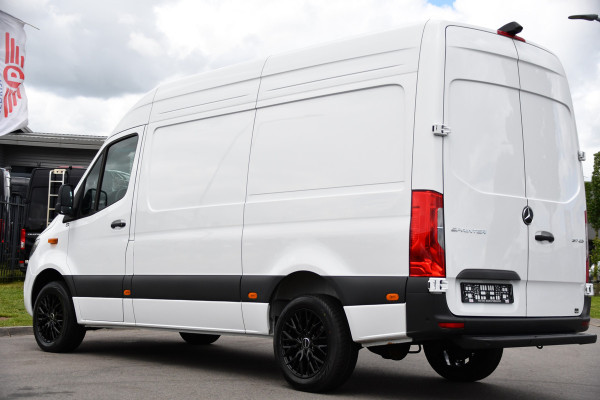 Mercedes-Benz Sprinter 317 1.9 CDI L2 Pro AMG Edition FACELIFT! Camera, Cruise, Carplay, 10,5'' Mbux, Stoelverwarming, Geveerde stoel, 170pk, Automaat, LED, Uniek!