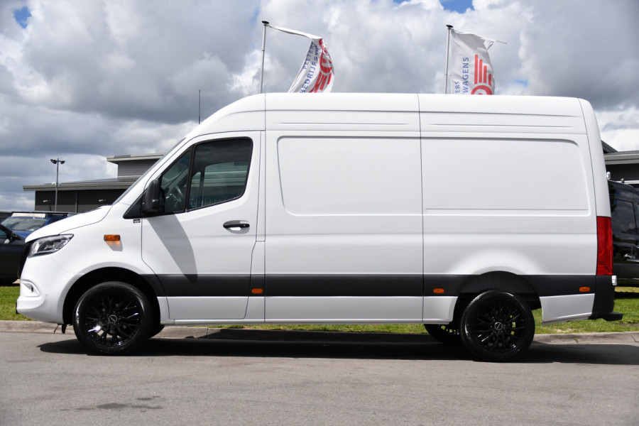 Mercedes-Benz Sprinter 317 1.9 CDI L2 Pro AMG Edition FACELIFT! Camera, Cruise, Carplay, 10,5'' Mbux, Stoelverwarming, Geveerde stoel, 170pk, Automaat, LED, Uniek!