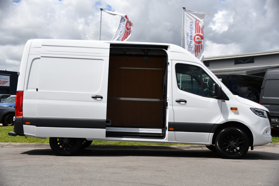 Mercedes-Benz Sprinter 317 1.9 CDI L2 Pro AMG Edition FACELIFT! Camera, Cruise, Carplay, 10,5'' Mbux, Stoelverwarming, Geveerde stoel, 170pk, Automaat, LED, Uniek!
