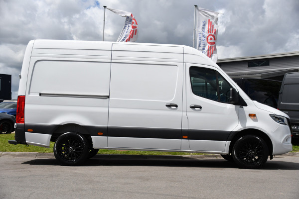 Mercedes-Benz Sprinter 317 1.9 CDI L2 Pro AMG Edition FACELIFT! Camera, Cruise, Carplay, 10,5'' Mbux, Stoelverwarming, Geveerde stoel, 170pk, Automaat, LED, Uniek!