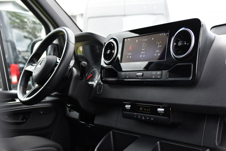 Mercedes-Benz Sprinter 317 1.9 CDI L2 Pro AMG Edition FACELIFT! Camera, Cruise, Carplay, 10,5'' Mbux, Stoelverwarming, Geveerde stoel, 170pk, Automaat, LED, Uniek!