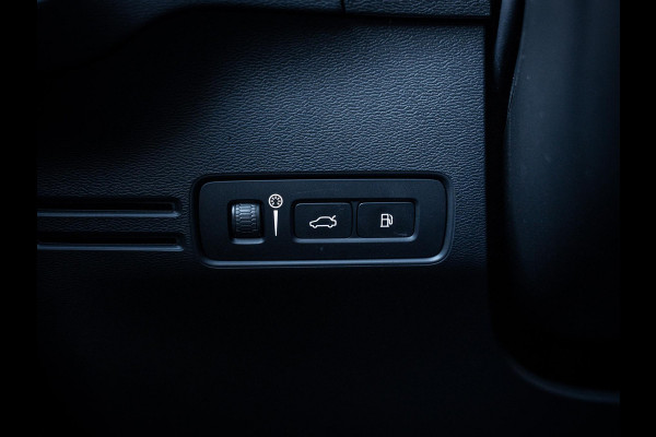 Volvo XC40 1.5 T5 Plug-in hybrid Plus Dark - Pano l Memory l h/Kardon l ACC l 360cam