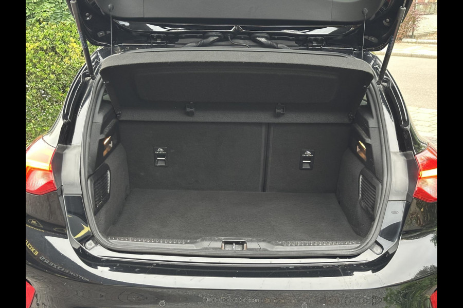 Ford Focus 1.5 EcoBoost ST Line Business Pano Navi Automaat