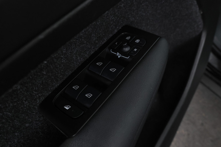 Volvo XC40 Recharge P8 AWD R-Design Grote accu, Als nieuw.