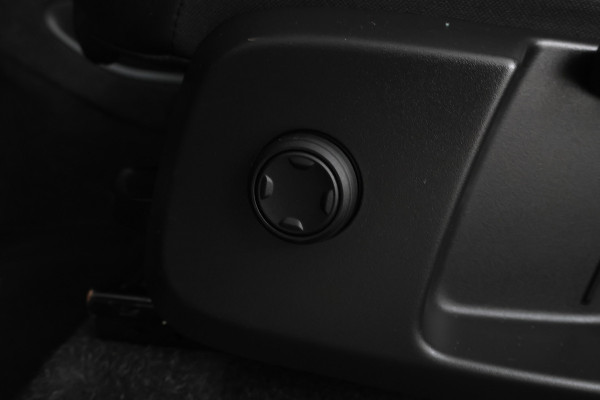 Volvo XC40 Recharge P8 AWD R-Design Grote accu, Als nieuw.
