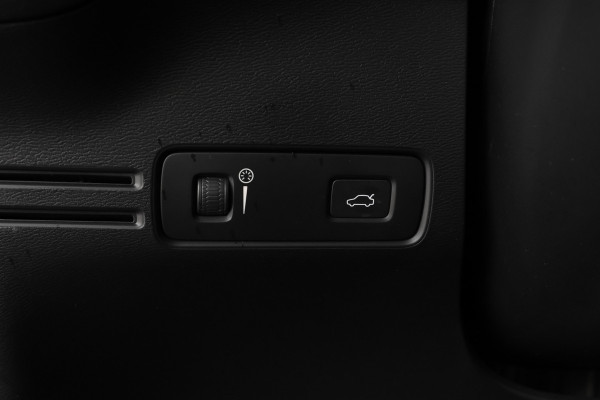 Volvo XC40 Recharge P8 AWD R-Design Grote accu, Als nieuw.